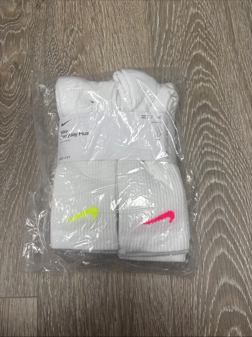 Nike 6 pk Everyday Plus White Crew Socks Neon Yellow & Neon Pink Swoosh Dri fit